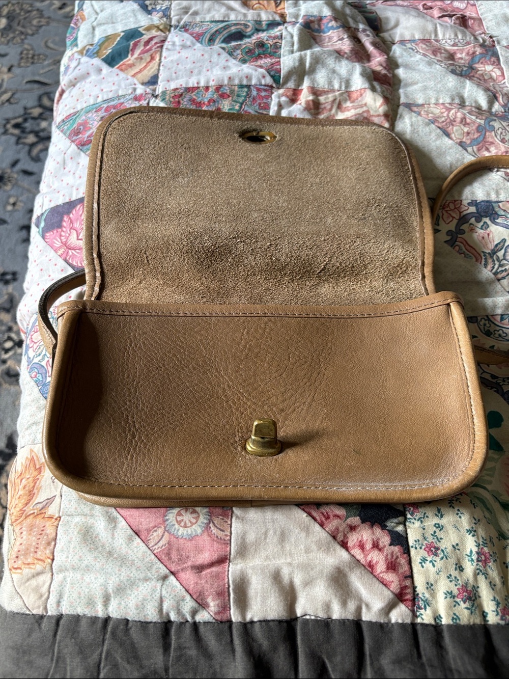 Vintage Coach Dinky Bag - Picture 2 of 6
